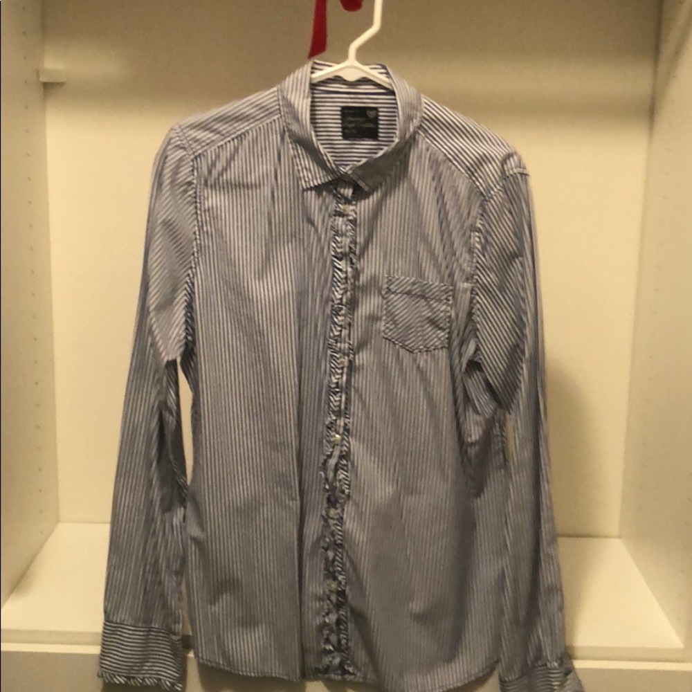 American Eagle Outfitters Favorite Fit Shirt